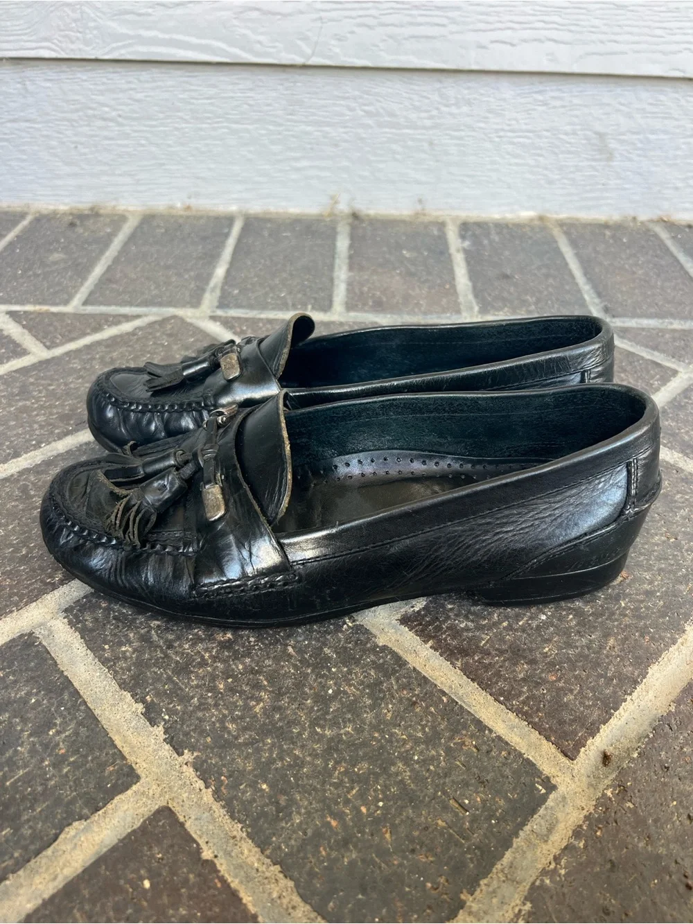 Men’s 8 Cole Haan Black Leather Tassel Loafers